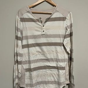 Lululemon mens long sleeve Henley - size L
